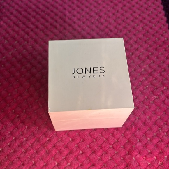 a watch - Picture 3 of 4